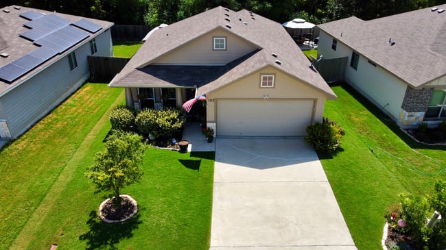 Emerald Customer Lawn