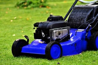 blue-lawn-mower-4103991_1280-600x400