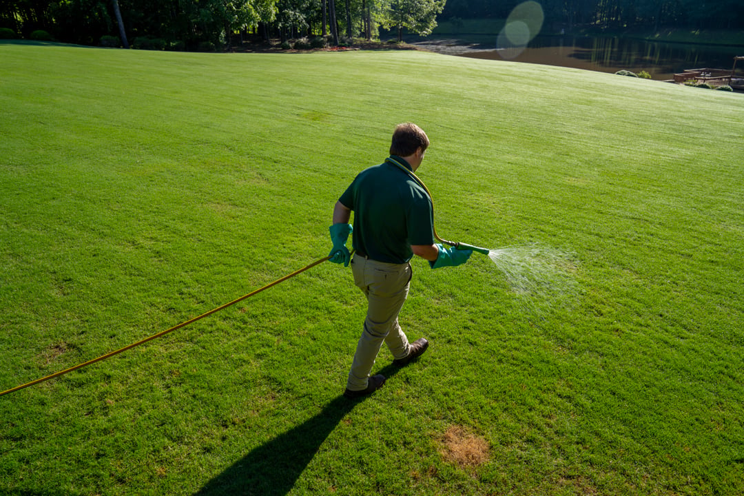 liquid aeration service with emerald lawns